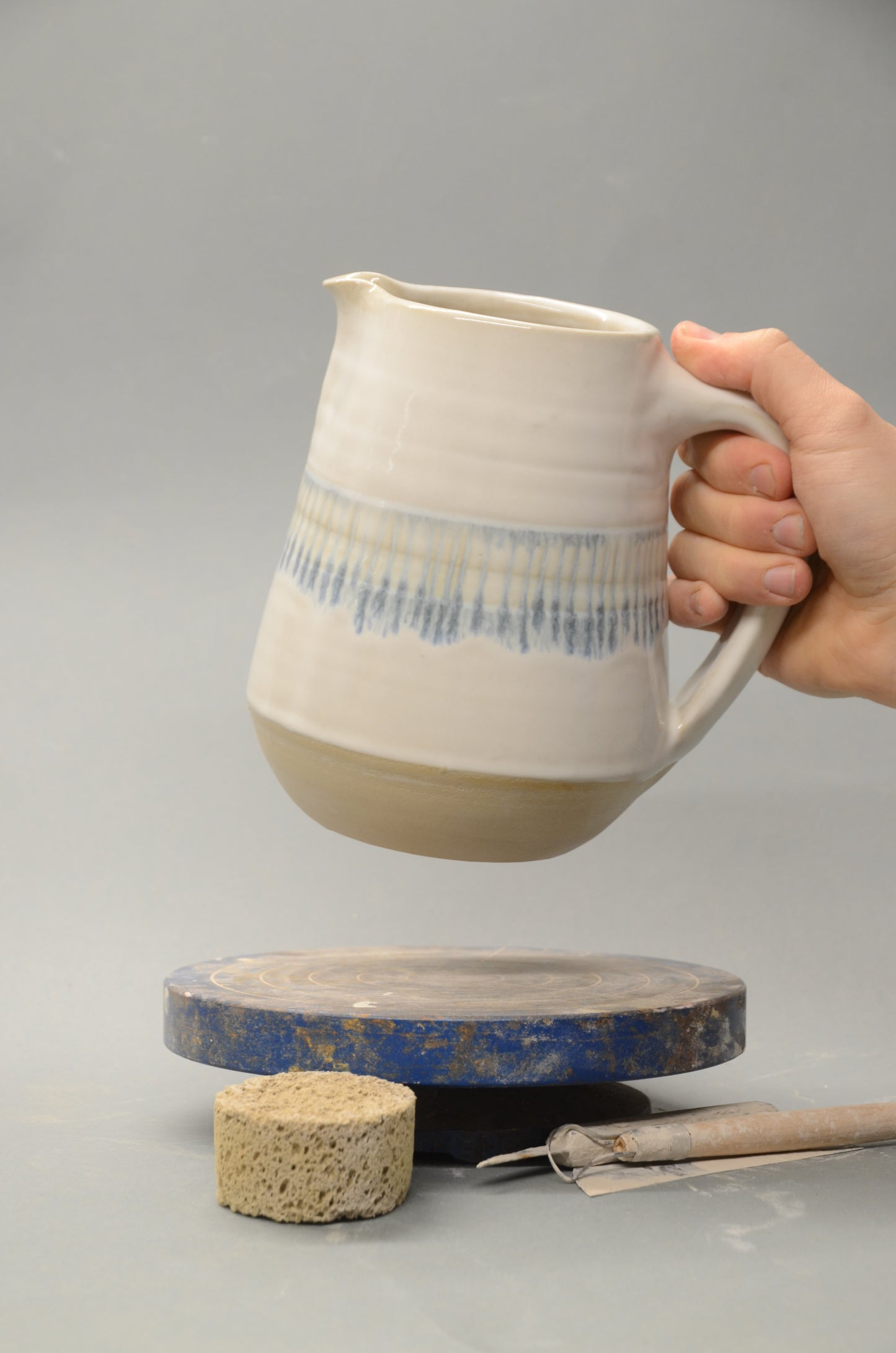 Kanne - blaue Rillen