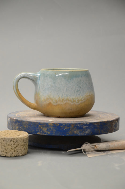 Kugelige Tasse