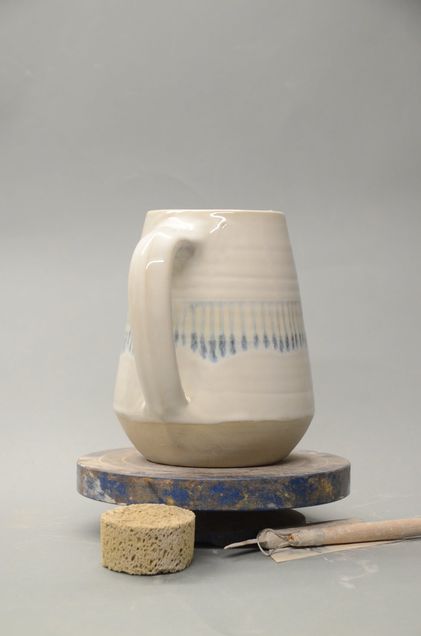 Kanne - blaue Rillen