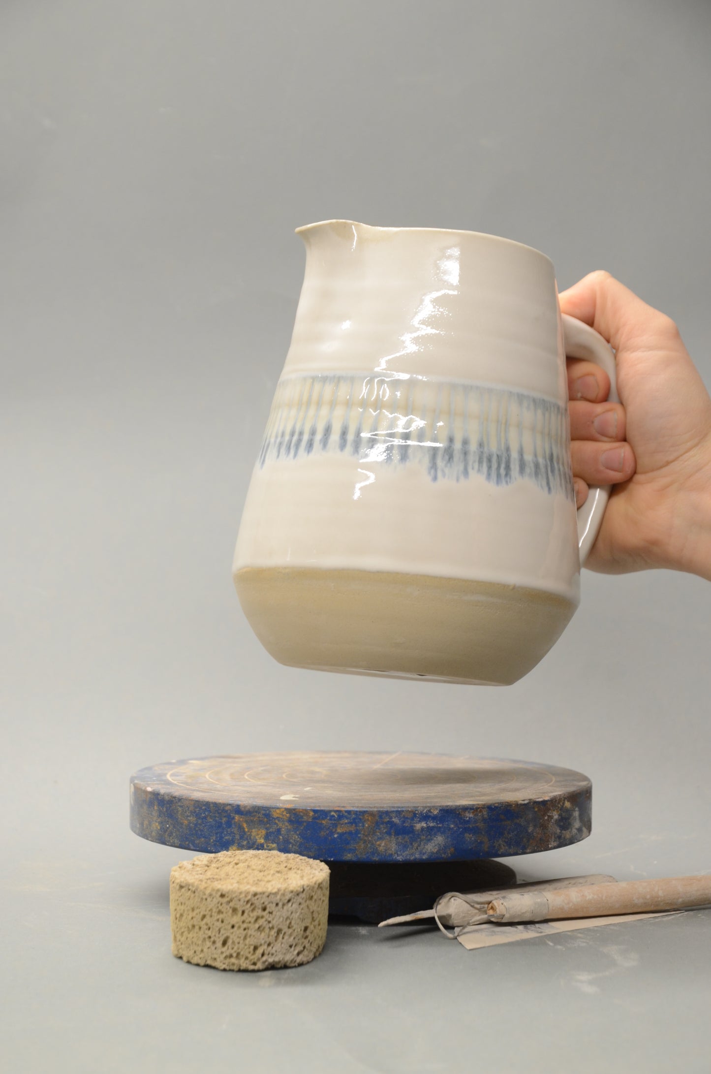 Kanne - blaue Rillen