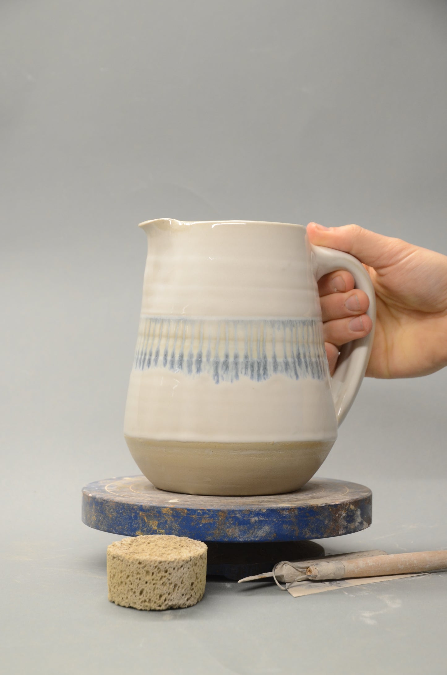 Kanne - blaue Rillen